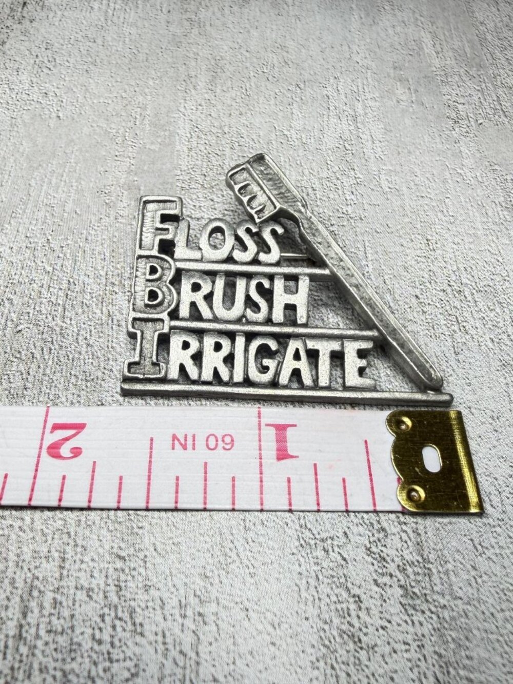 Dental Hygiene Brooch Floss Brush Irrigate Signed REN Vintage - Picture 9 of 9